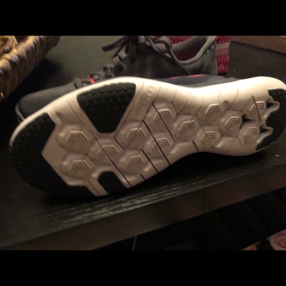 ⚡️⚡️⚡️Nike sneakers size 6 - Picture 4 of 4